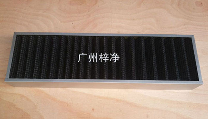 活性碳過濾器廣泛用于化學、制藥、食品、娛樂場所、需要凈化空氣的場所， 有害氣體如苯、甲醛、氨氣等的吸附脫除 溶劑的回收 ，采用活性炭氈比表面積大，吸附能力強，迅速處理各種有害氣體, 有效潔凈空氣對氣味的控制。